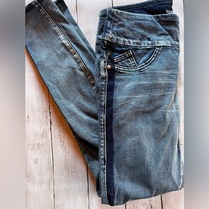 Rock and Republic pull on jeans